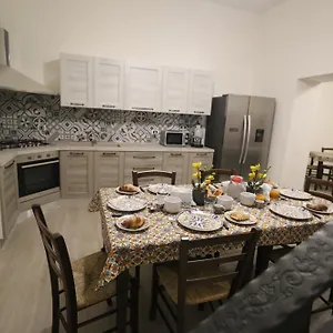  Bed & Breakfast Polizzi House